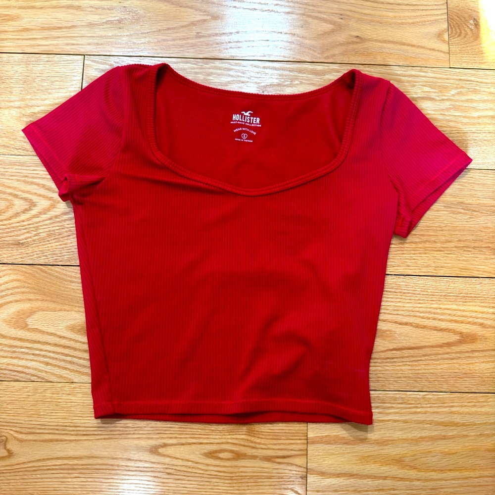 Hollister cropped tee